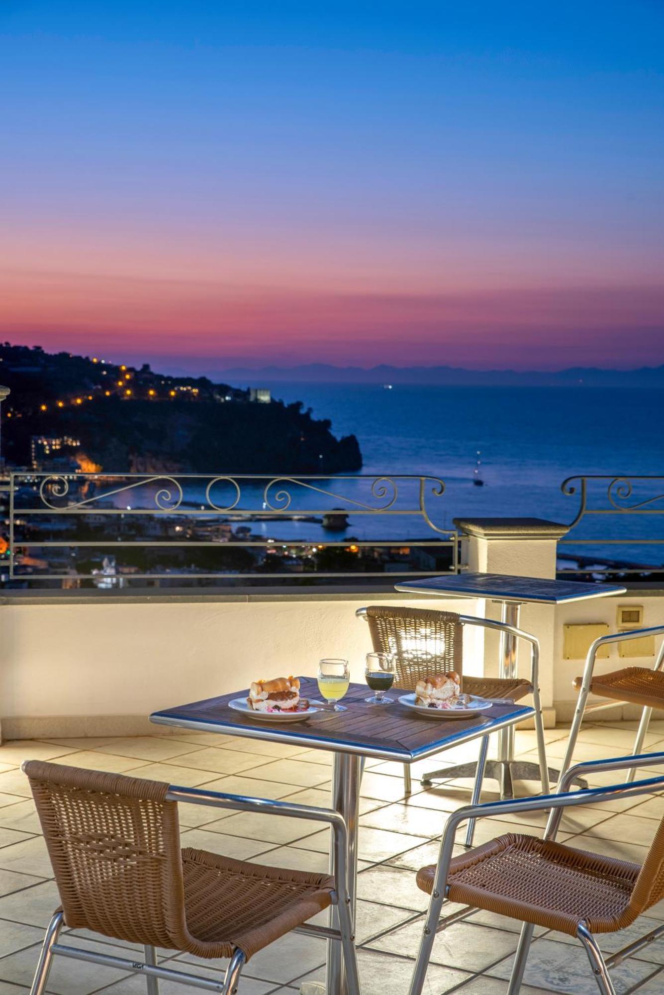Hotel Bel Tramonto Casamicciola Terme Екстериор снимка